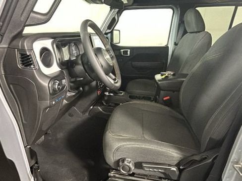 Used 2024 Jeep Wrangler Unlimited AWD/4WD image 10