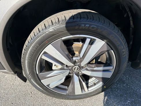 Used 2023 Nissan Rogue SL image 34