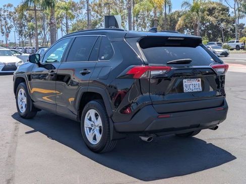 Used 2021 Toyota RAV4 XLE w/ Convenience Package FWD image 7