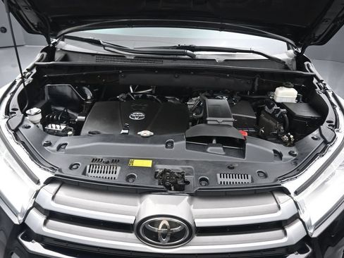 Used 2019 Toyota Highlander Plus AWD/4WD image 57