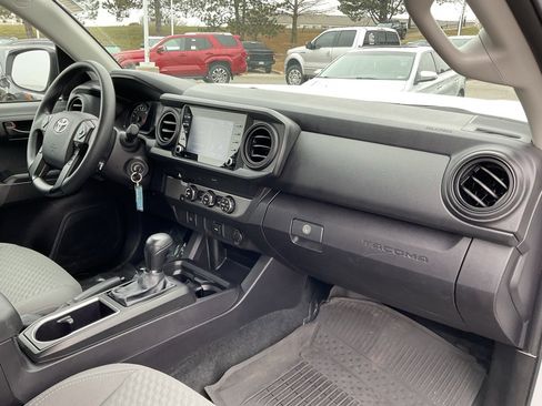 Used 2022 Toyota Tacoma SR image 17