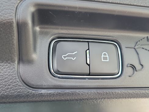 Used 2020 Ford Explorer XLT RWD image 9