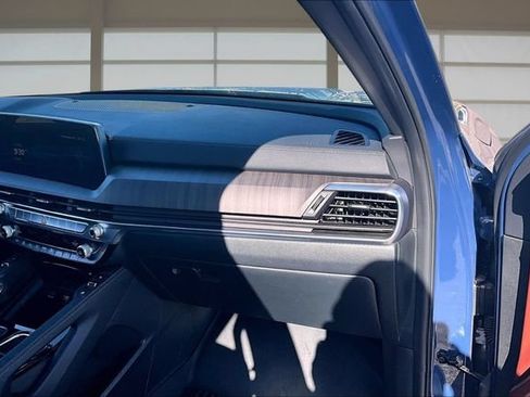 Used 2025 Kia Telluride SX w/ SX Captain's Chair Package AWD/4WD image 17