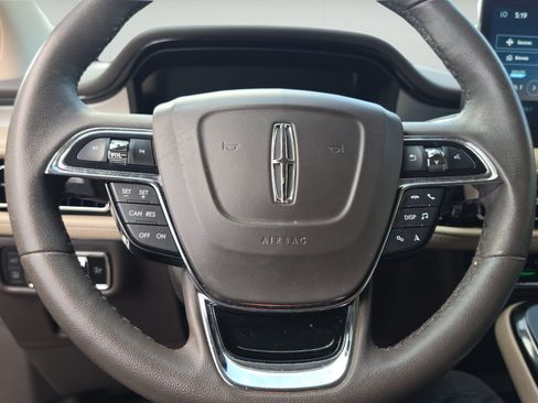 Used 2022 Lincoln Nautilus FWD w/ Premium Package image 12