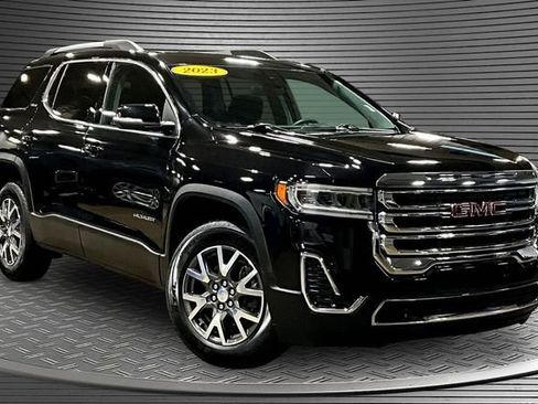 Used 2023 GMC Acadia SLE w/ Driver Convenience Package FWD image 3