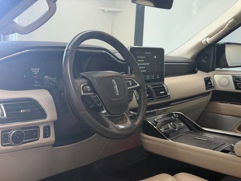 Used 2021 Lincoln Navigator Reserve image 15