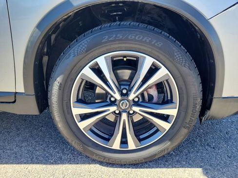 Used 2018 Nissan Rogue SL image 17