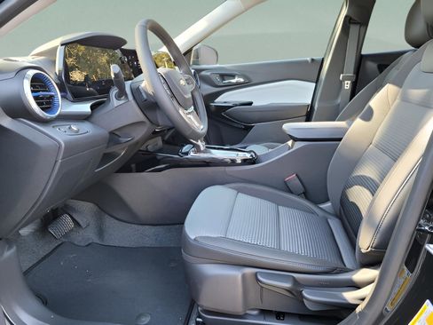 New 2026 Chevrolet Trax LT w/ Driver Confidence Package image 6