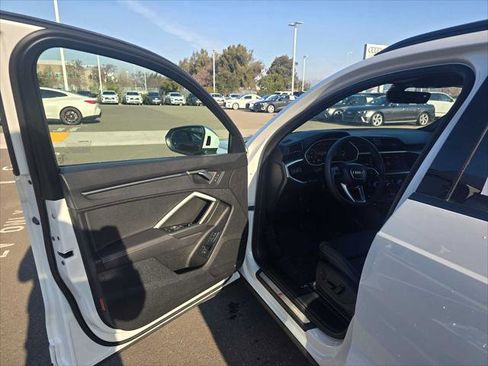 Certified 2025 Audi Q3 2.0T Premium image 20