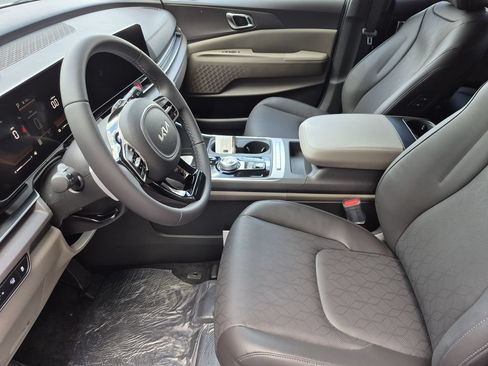 New 2026 Kia Carnival EX FWD image 10