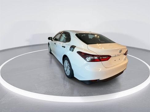 Used 2022 Toyota Camry LE AWD/4WD image 6