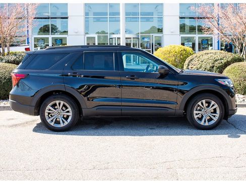 Used 2026 Ford Explorer Active w/ Active Comfort Package AWD/4WD image 1