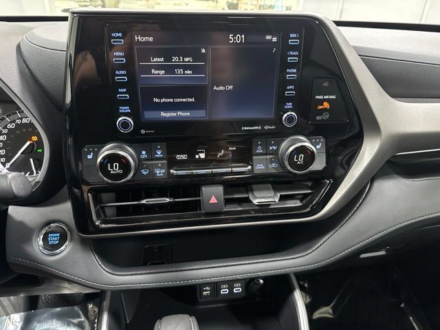 Used 2022 Toyota Highlander XLE AWD/4WD image 17