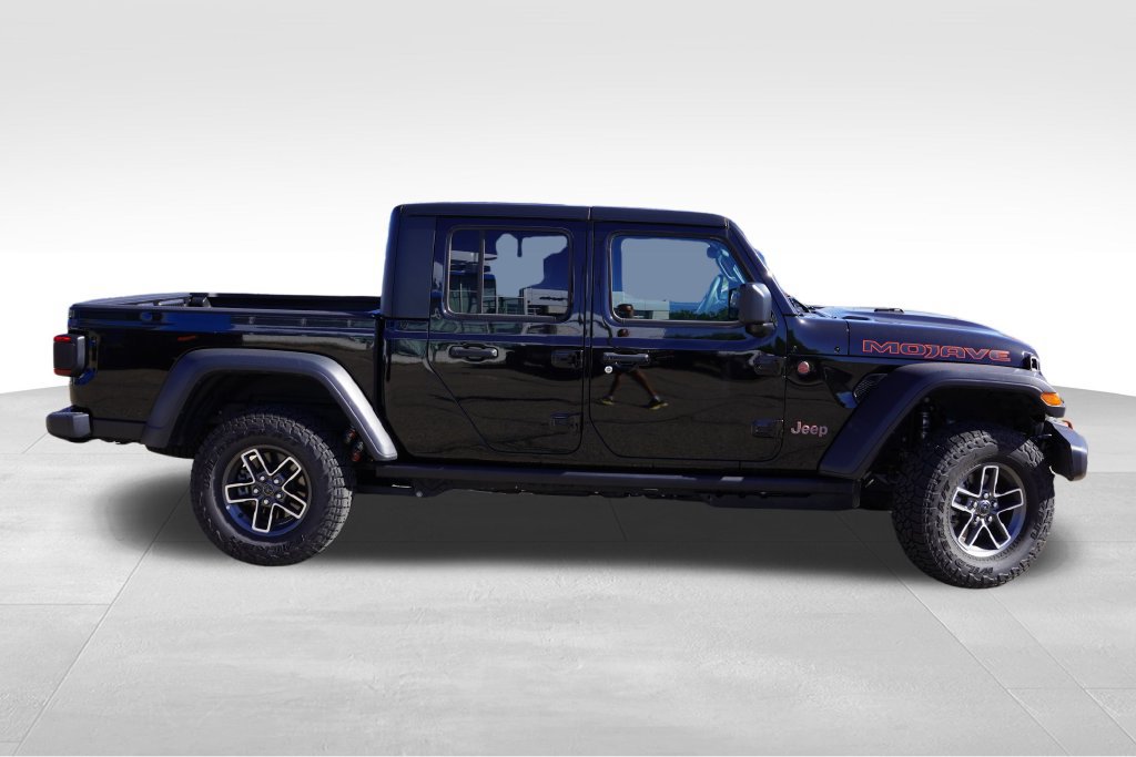 Used 2026 Jeep Gladiator Mojave AWD/4WD image 2
