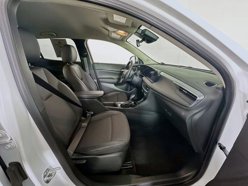 Used 2025 Buick Encore GX Preferred AWD/4WD image 32
