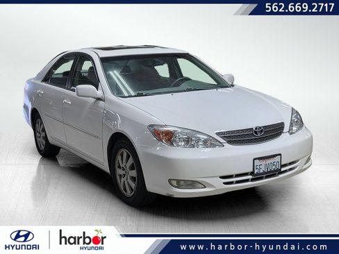Used 2004 Toyota Camry XLE FWD image 1