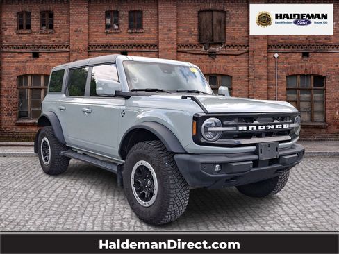 Used 2024 Ford Bronco Outer Banks w/ Sasquatch Package AWD/4WD image 1