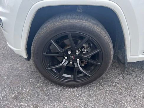 Used 2018 Jeep Grand Cherokee Altitude image 14