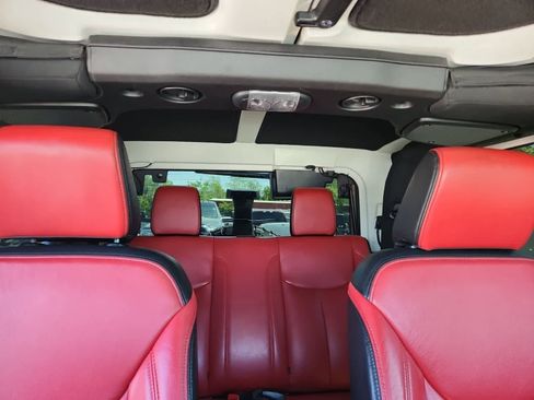 Used 2017 Jeep Wrangler Sahara image 20