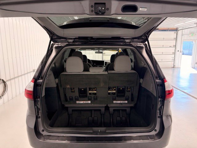 Used 2017 Toyota Sienna L FWD image 5