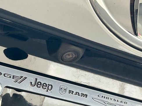 Used 2019 Toyota Highlander Plus FWD image 19