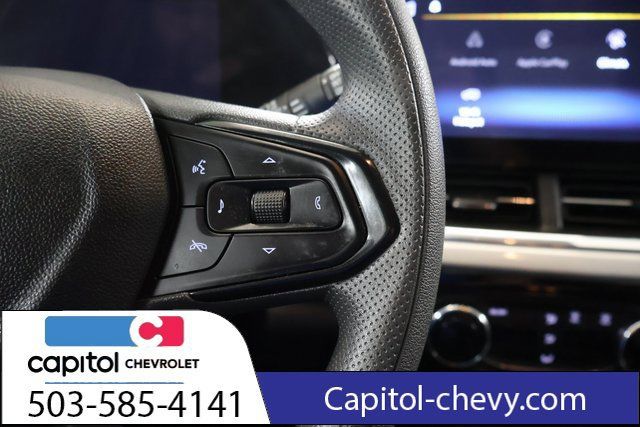 Used 2025 Chevrolet Trax LT FWD image 18