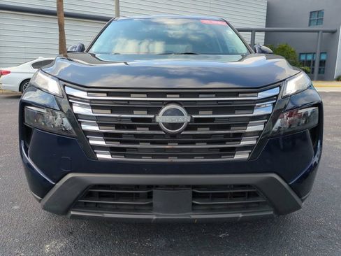 Used 2024 Nissan Rogue SV image 9