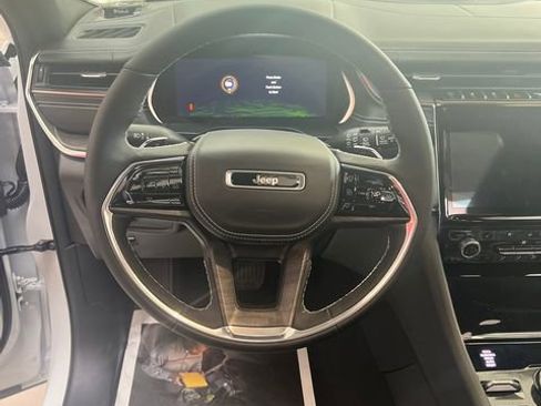 Used 2023 Jeep Grand Cherokee Overland image 21