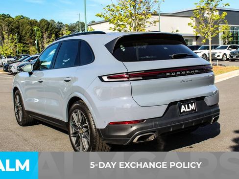 Used 2024 Porsche Cayenne AWD/4WD image 3