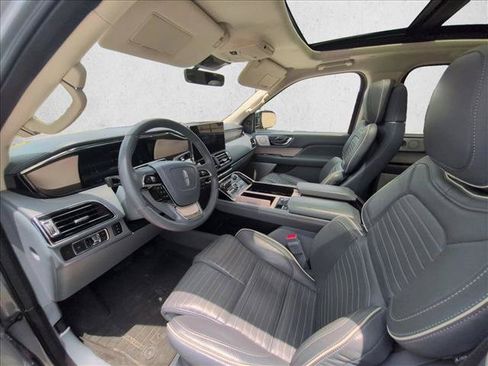 Used 2022 Lincoln Navigator Black Label AWD/4WD image 10