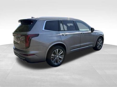Used 2022 Cadillac XT6 Premium Luxury w/ Technology Package FWD image 12