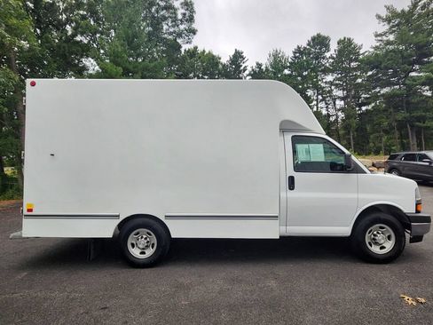 Used 2017 Chevrolet Express 3500 RWD image 6