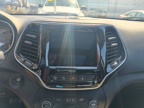 Used 2021 Jeep Cherokee Limited image 9