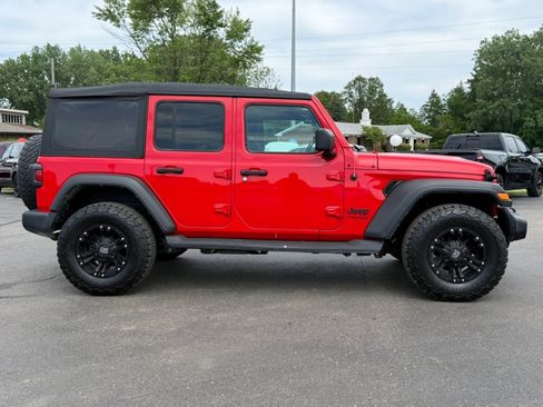 Used 2022 Jeep Wrangler Unlimited Sport AWD/4WD image 9