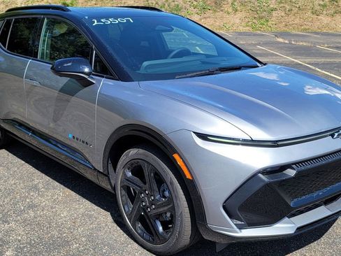 New 2025 Chevrolet Equinox EV RS w/ Convenience Package II image 2