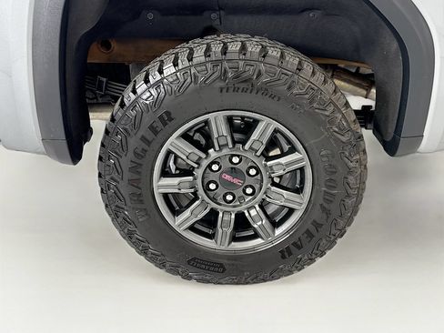 Used 2025 GMC Sierra 1500 AT4X AWD/4WD image 32