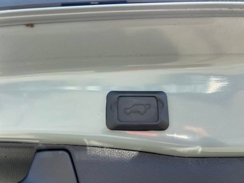 Used 2022 Toyota RAV4 XLE Premium FWD image 31