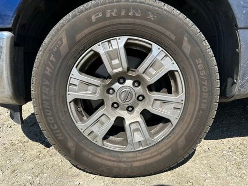 Used 2018 Nissan Titan SV image 4