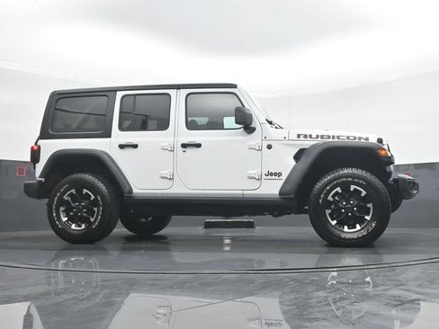 Used 2025 Jeep Wrangler Unlimited Rubicon AWD/4WD image 32