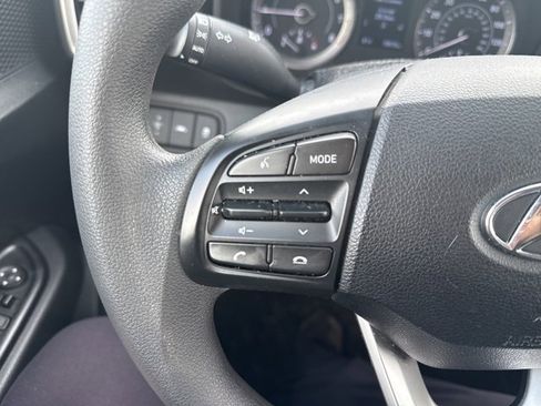 Used 2022 Hyundai Venue SE image 18