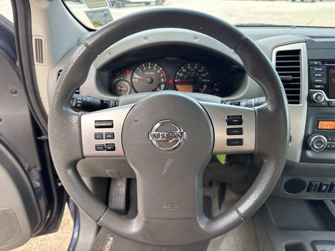 Used 2016 Nissan Frontier SV image 21