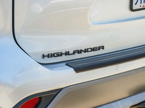 Used 2023 Toyota Highlander Platinum AWD/4WD image 17