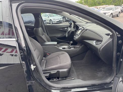 Used 2020 Chevrolet Malibu LT FWD image 16