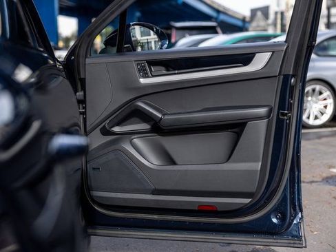 Certified 2025 Porsche Cayenne S AWD/4WD image 44