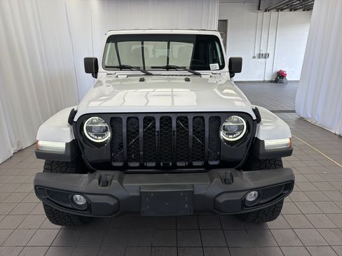 Used 2021 Jeep Gladiator Sport AWD/4WD image 2