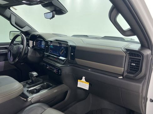 Used 2024 Chevrolet Silverado 1500 ZR2 w/ Technology Package AWD/4WD image 27