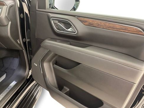 Used 2024 Chevrolet Suburban Premier image 15