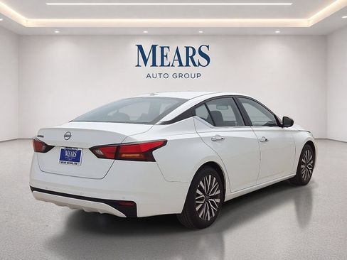 Used 2025 Nissan Altima 2.5 SV FWD image 5