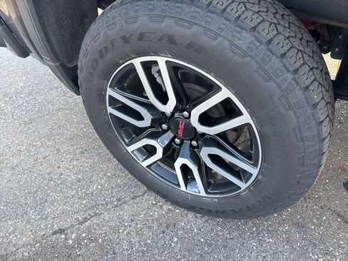 Used 2023 GMC Sierra 1500 AT4 w/ Technology Package image 10