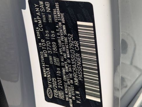Used 2025 Hyundai Venue SEL FWD image 35